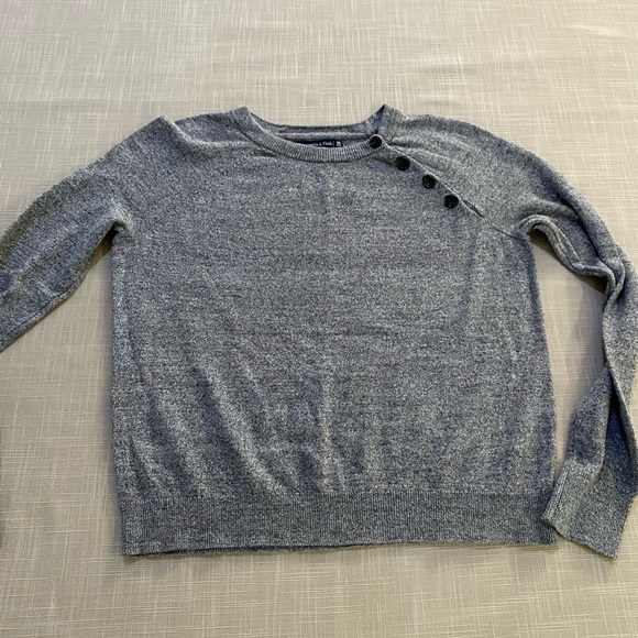 Abercrombie & Fitch sweater with button details. Woman’s size XSmall - Picture 4 of 14